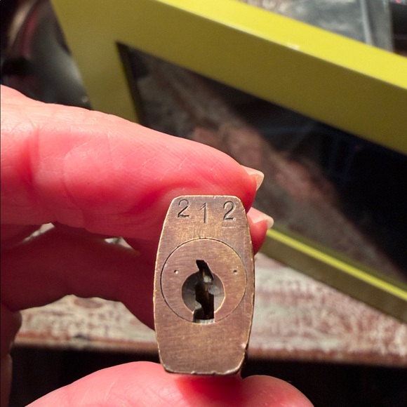 Vintage Authentic Louis Vuitton Key 🔑 I Only - Picture 3 of 3